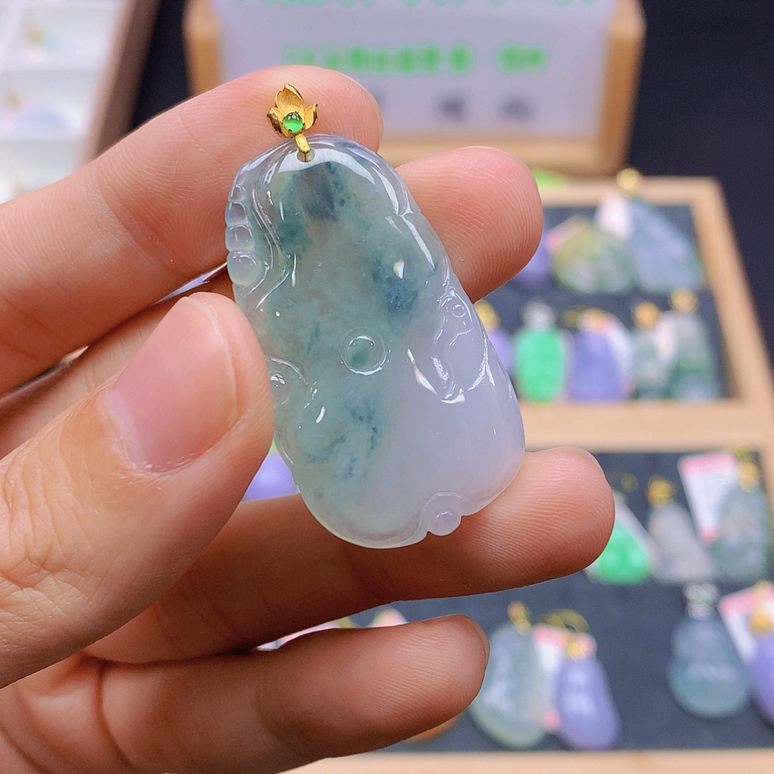 翡翠18K金镶嵌颈饰翡翠