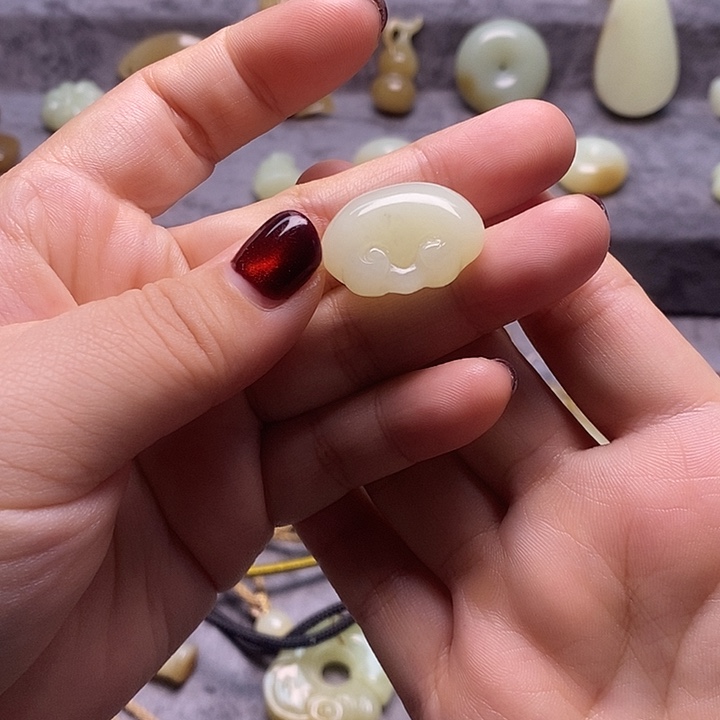 和田玉（糖玉）未镶嵌颈饰