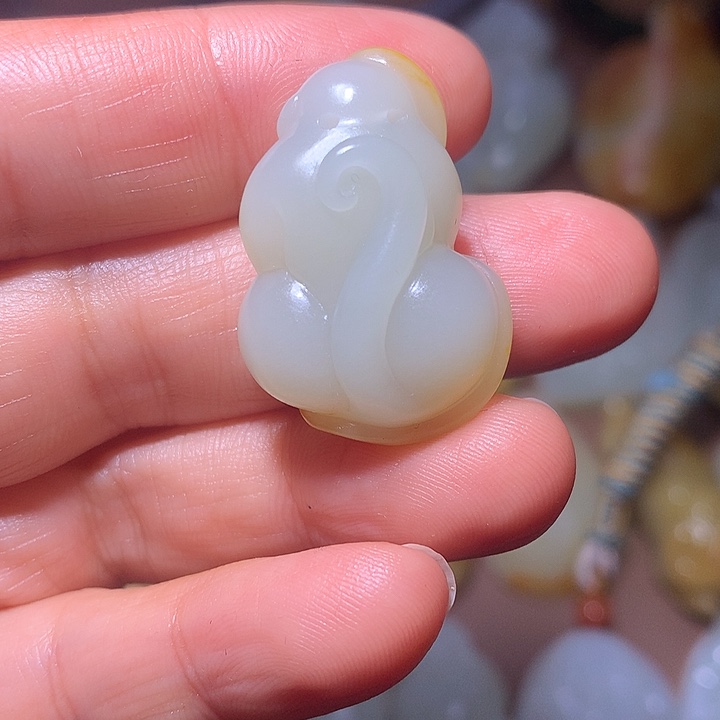 小***轻和田玉未镶嵌颈饰