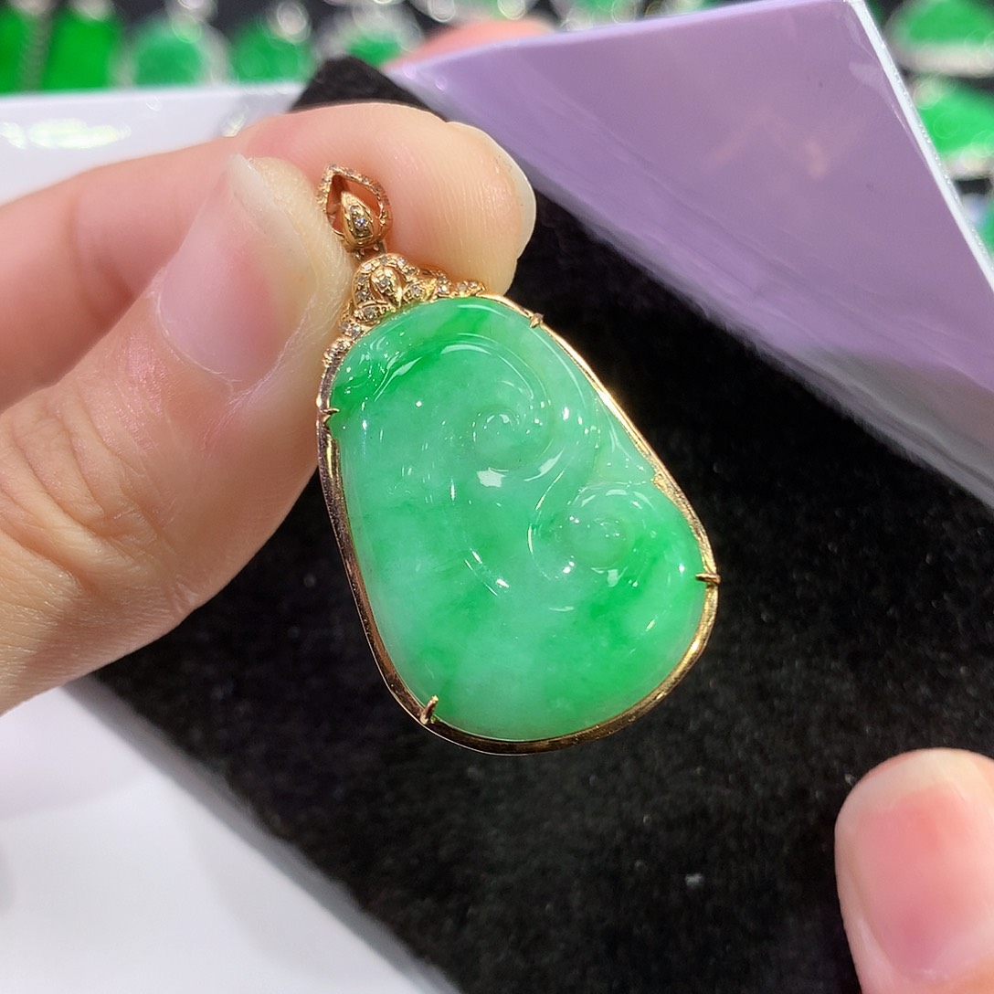 翡翠18K金镶嵌吊坠(赠链)