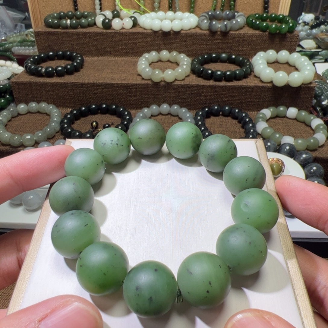 和田玉未镶嵌手串