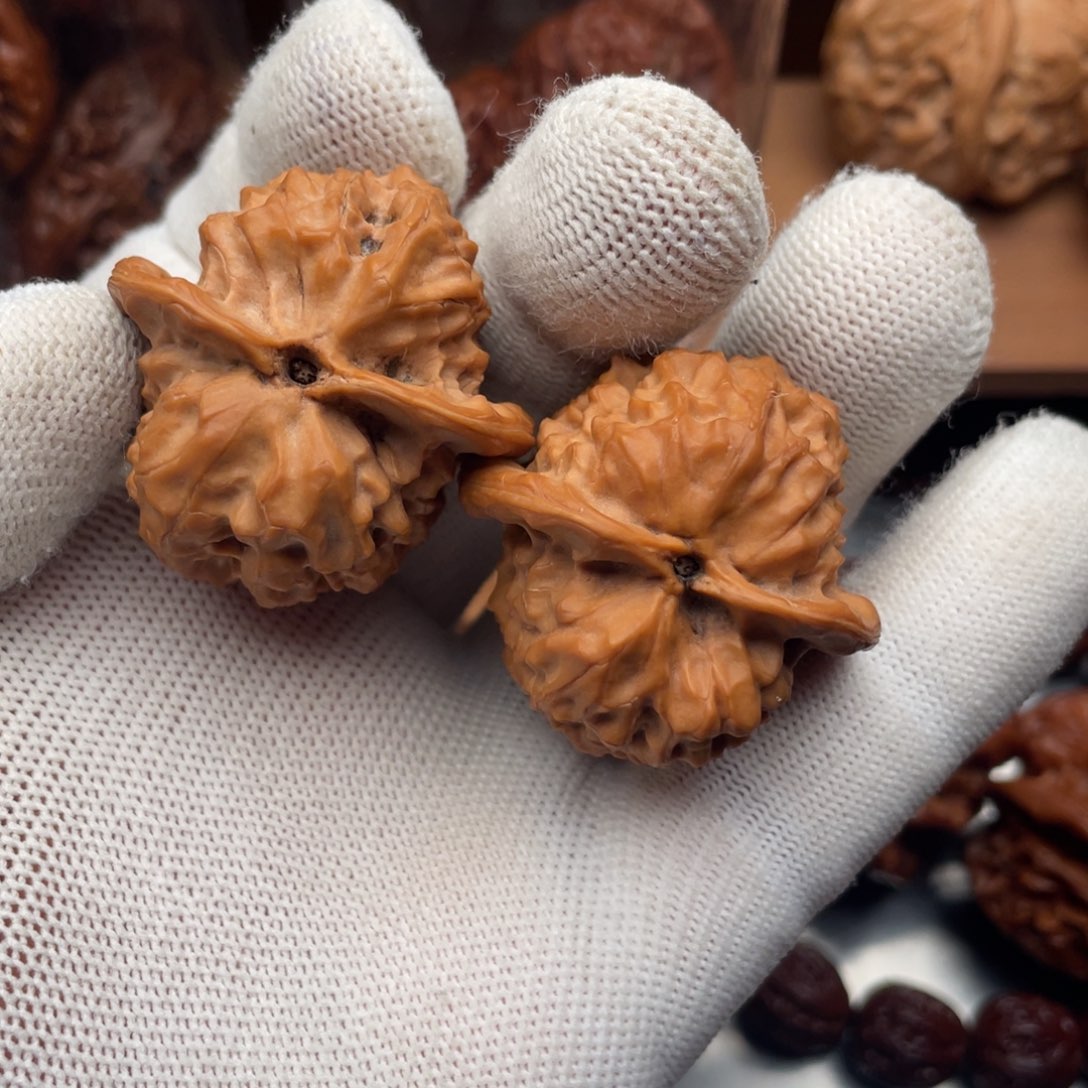 文玩核桃吊坠蛤蟆眼