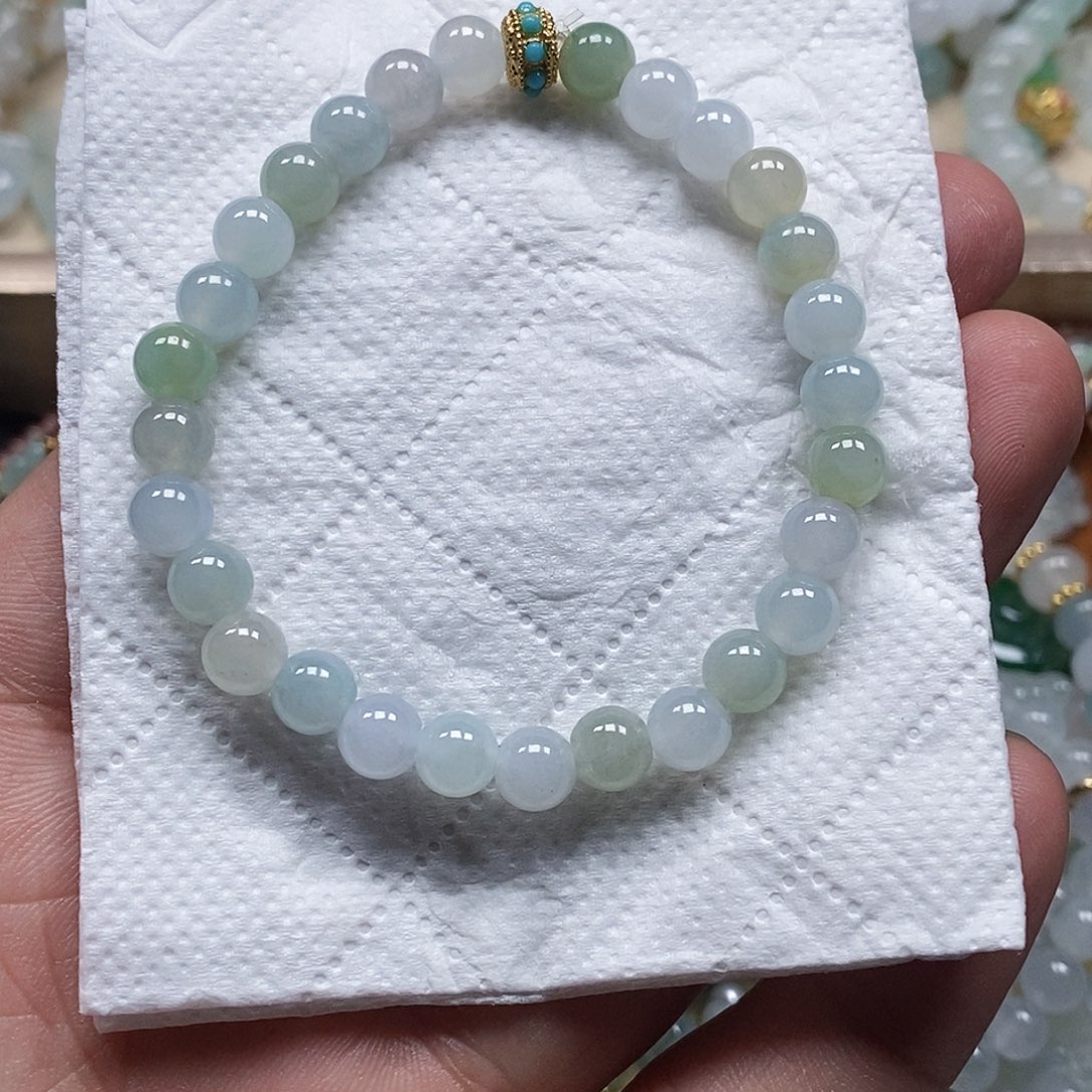 翡翠颈饰未镶嵌闪