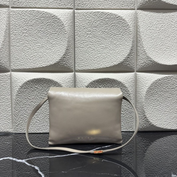 未使用/玛尼/包包/市场价7900/250128XL0022