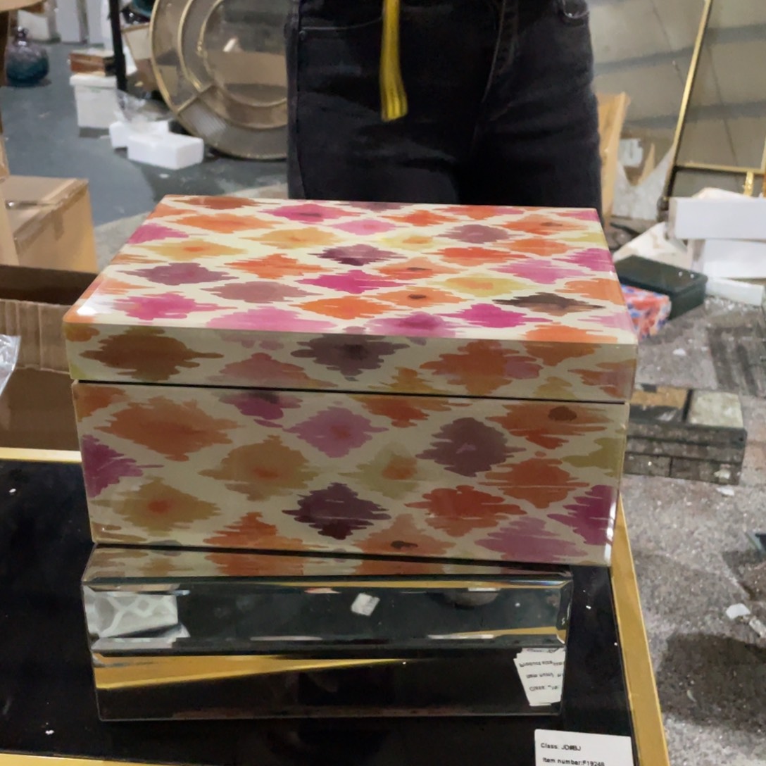 @****工艺品陶瓷摆件仿真花。