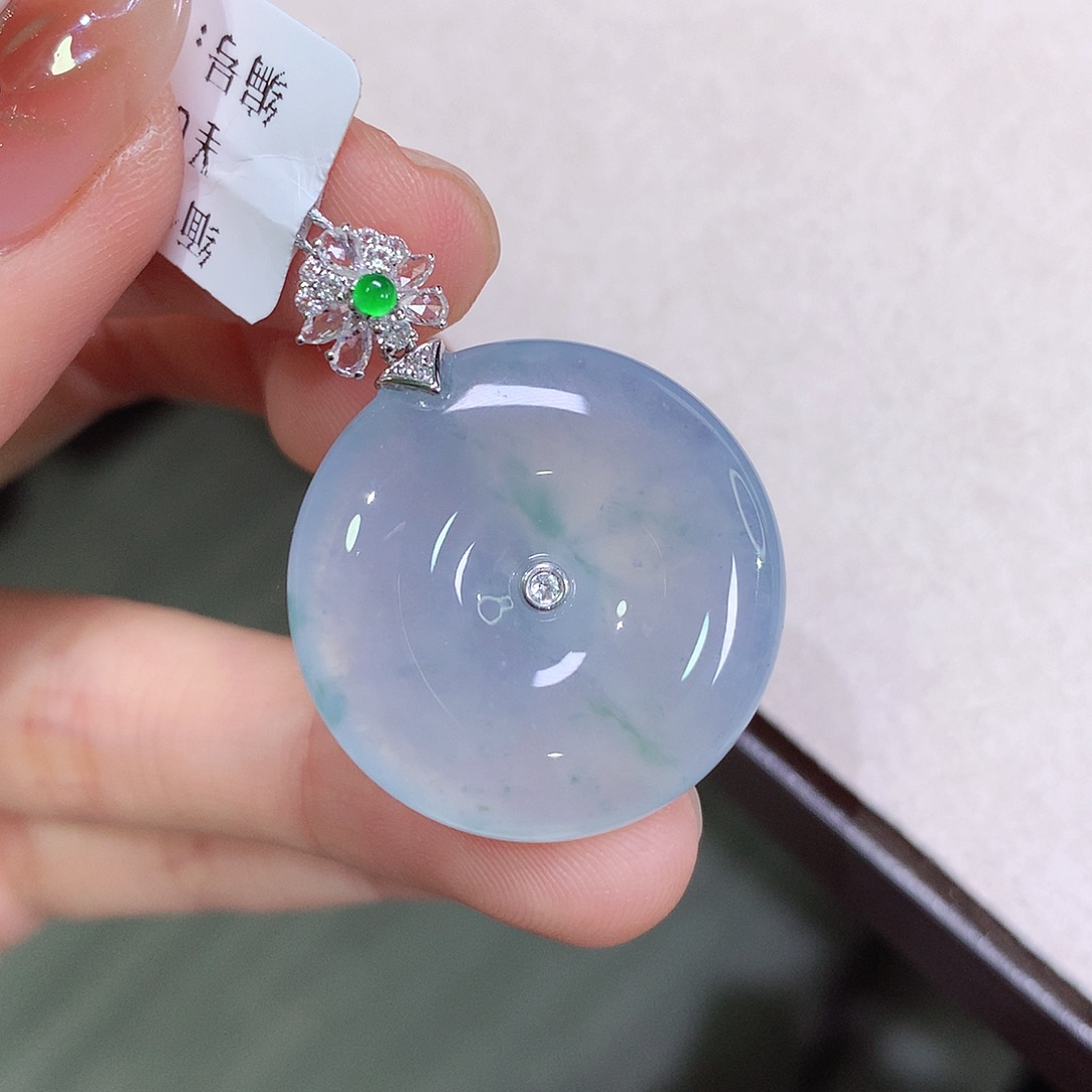 翡翠18K金镶嵌颈饰