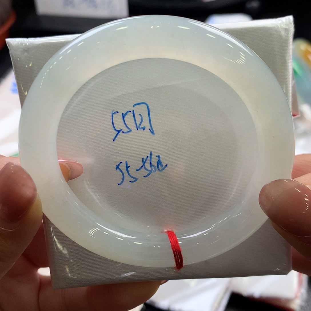 翡翠未镶嵌手镯55圆