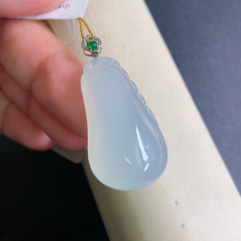 【闪购商品】翡翠颈饰18K金镶嵌福瓜