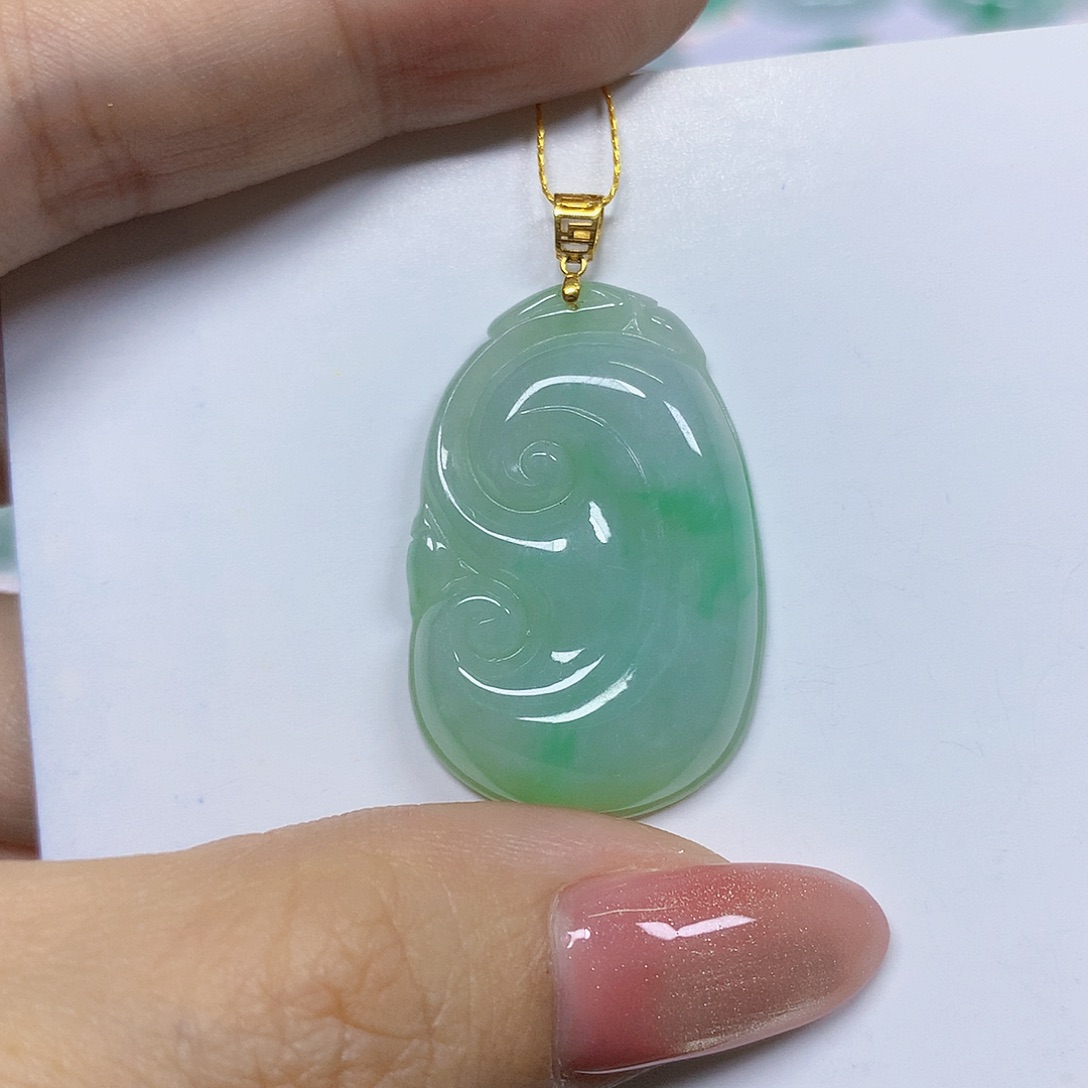 翡翠18K金镶嵌颈饰挂件