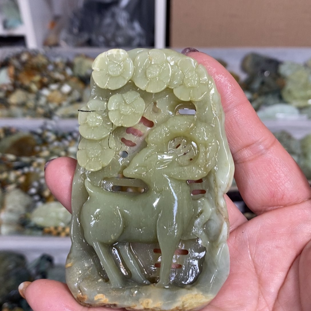 蛇纹石玉颈饰未镶嵌