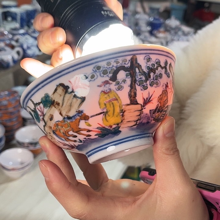 瓷片///////直径12.5厘米。红。