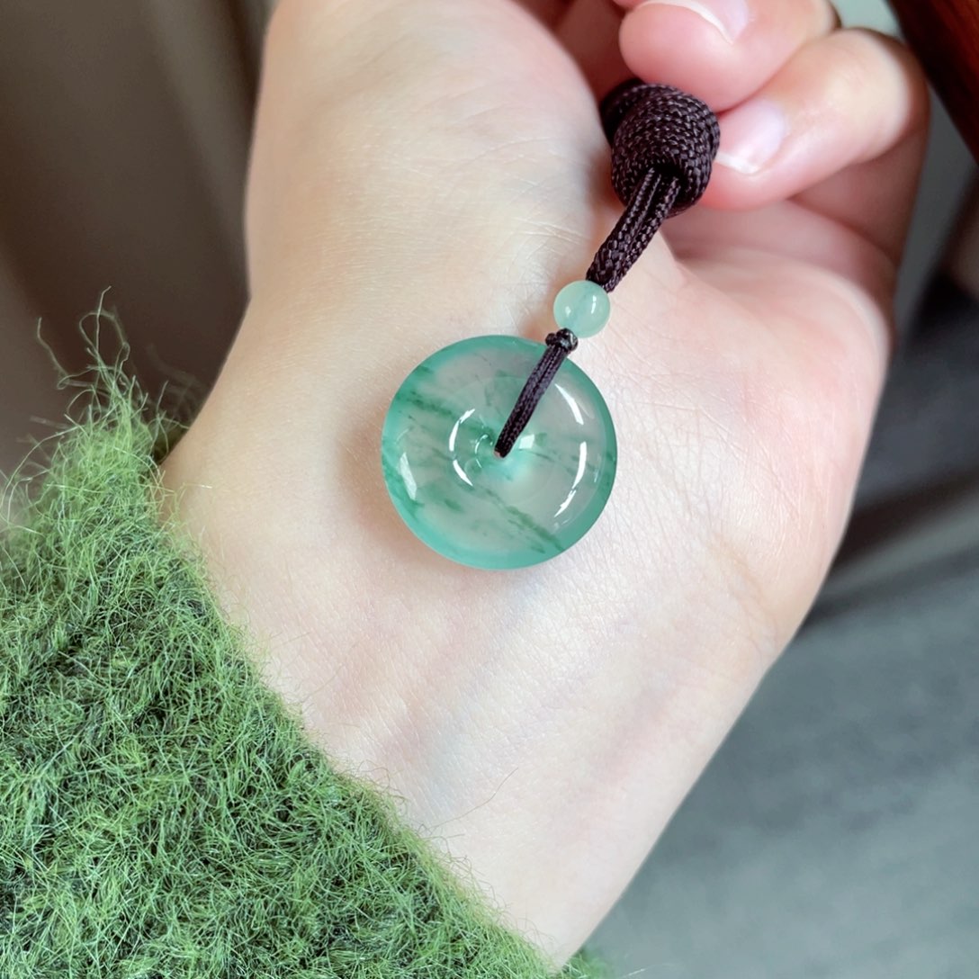 翡翠颈饰未镶嵌扣子