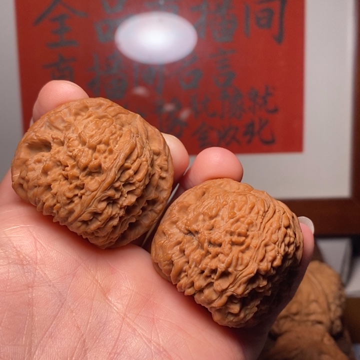 用***哥吊坠文玩核桃南疆石