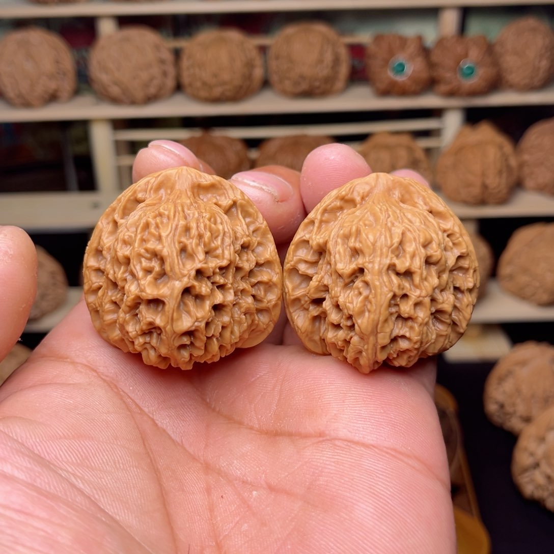 文玩核桃把件文玩核桃把件40尺南疆石