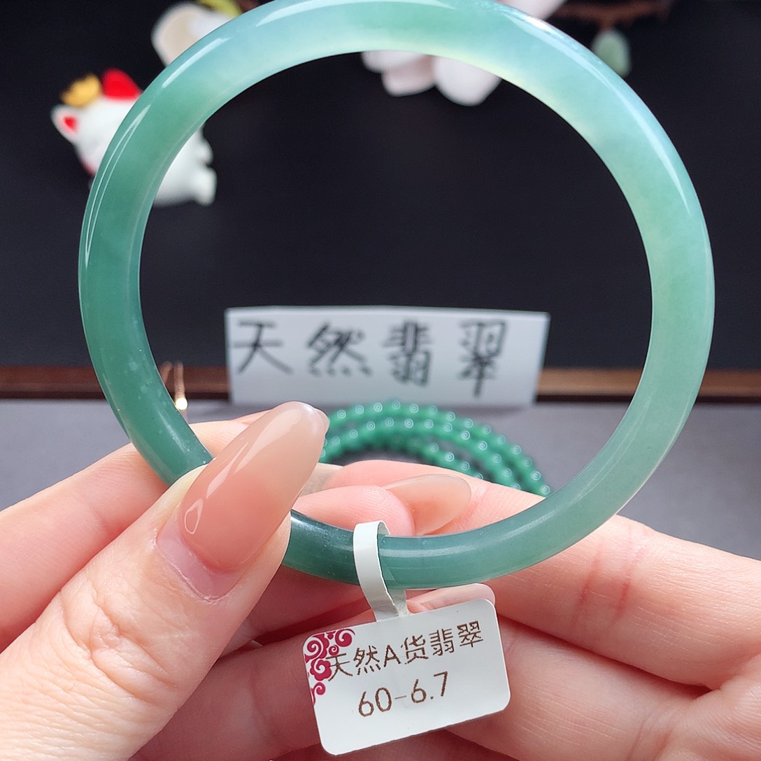 翡翠手镯（圆镯）未镶嵌