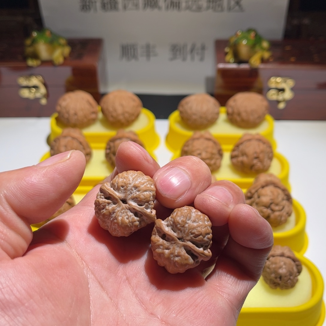 老***1文玩核桃吊坠昌平娃直播中欢迎观看