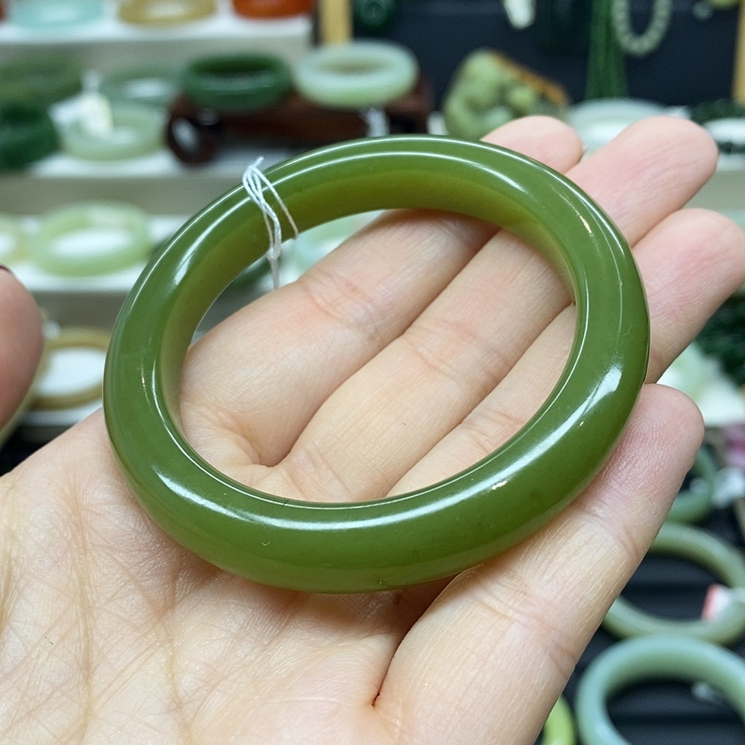 和田玉未镶嵌手镯