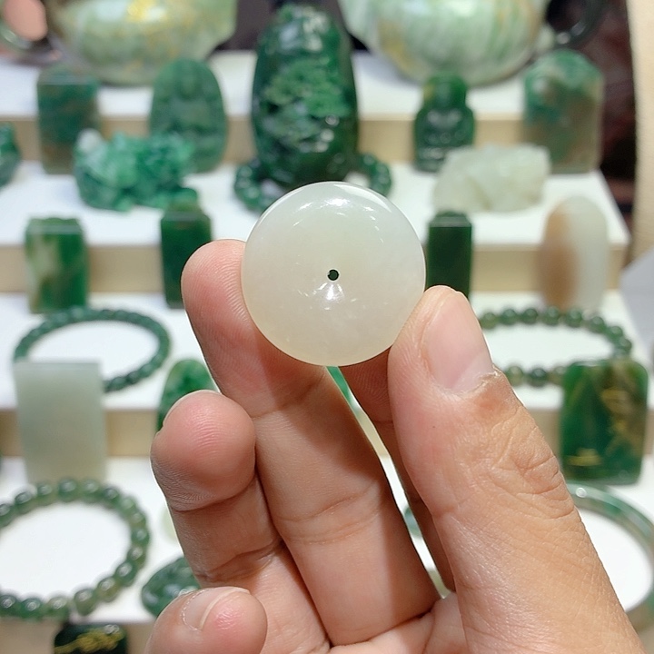 独山玉未镶嵌颈饰