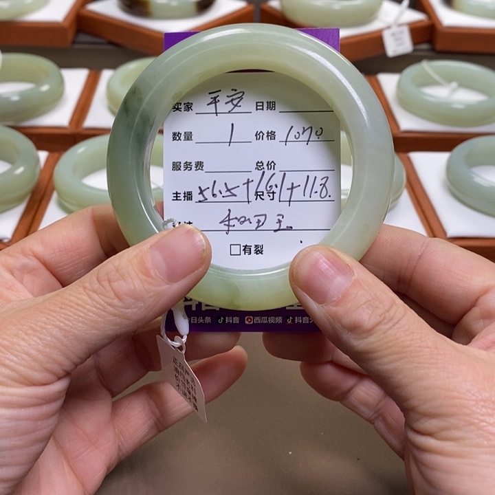 平****和田玉未镶嵌手镯