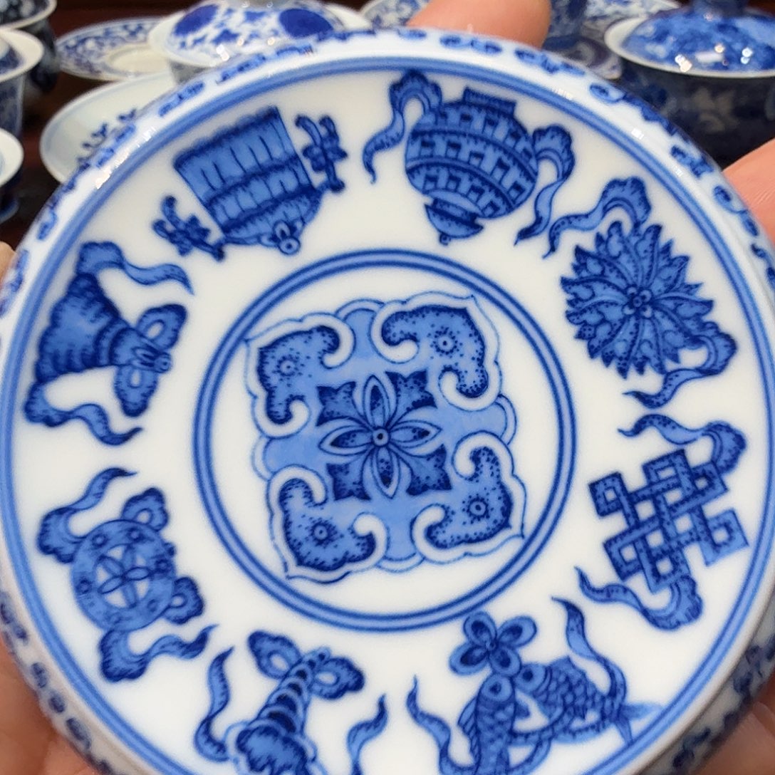 哆***孔柴窑青花八宝盖置