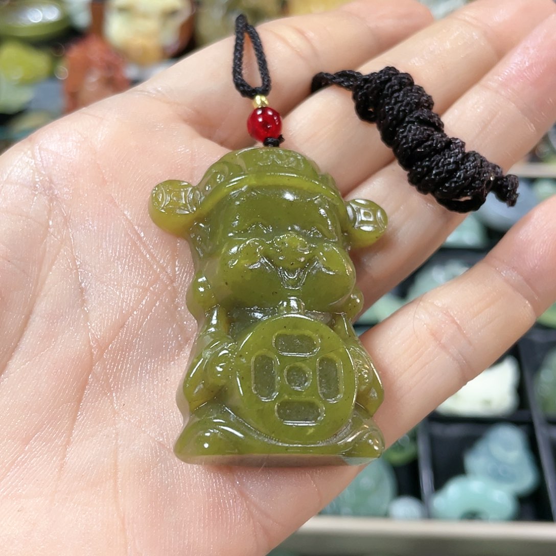 蛇纹石玉颈饰合金