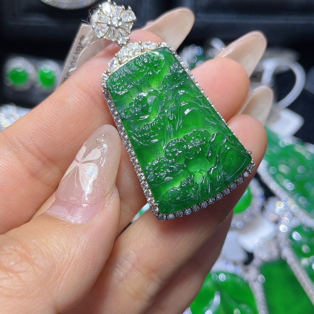 翡翠颈饰银S925镶嵌翡翠