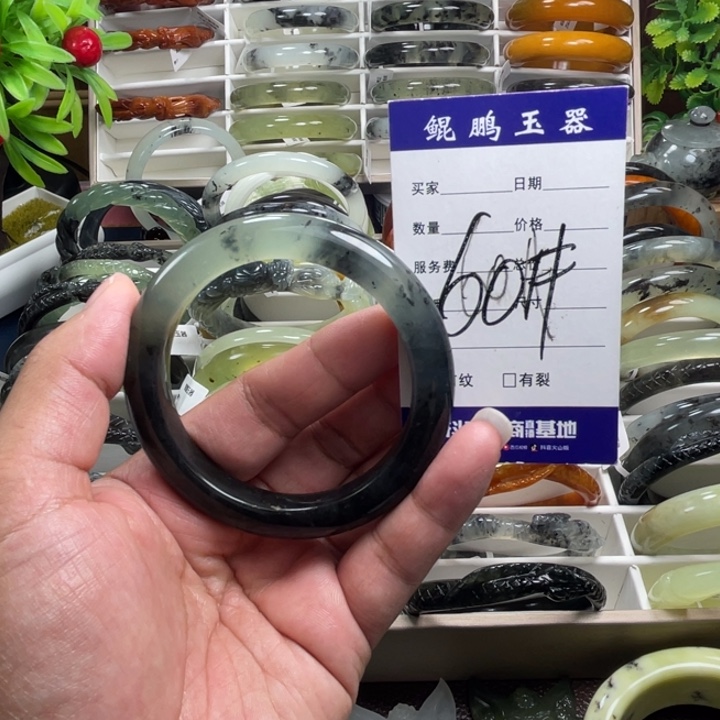 蛇纹石玉未镶嵌手镯