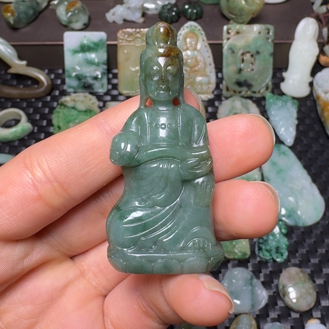 翡翠颈饰未镶嵌翡翠颈饰未镶嵌..