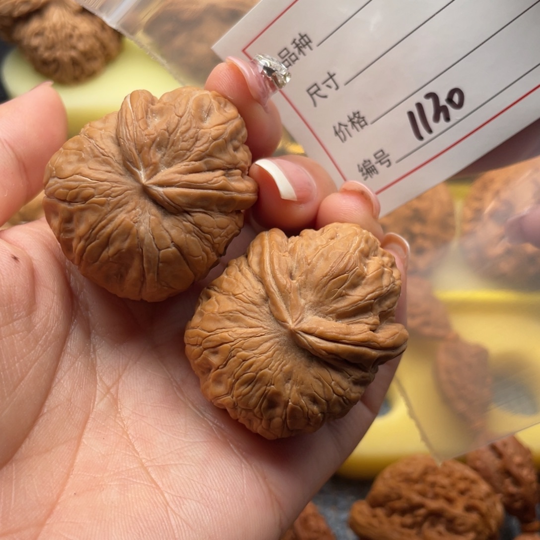 第***川文玩核桃吊坠1130号元宝白兔