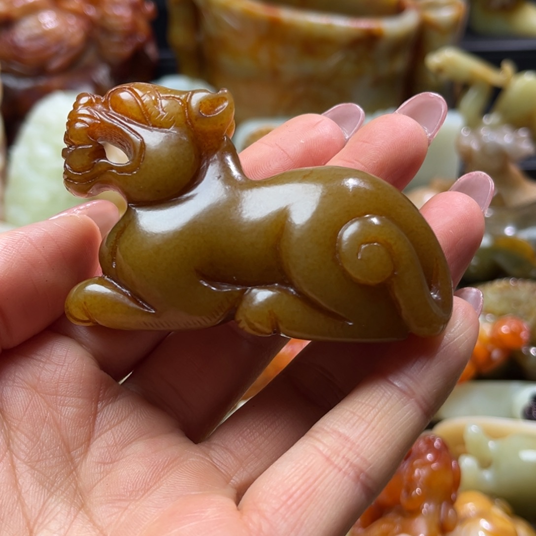 彪***哥和田玉未镶嵌挂件