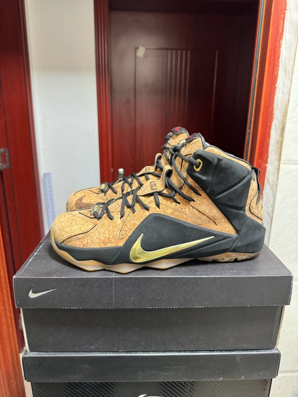 44码 詹姆斯12 软木塞 9新成色 无原盒 篮球鞋