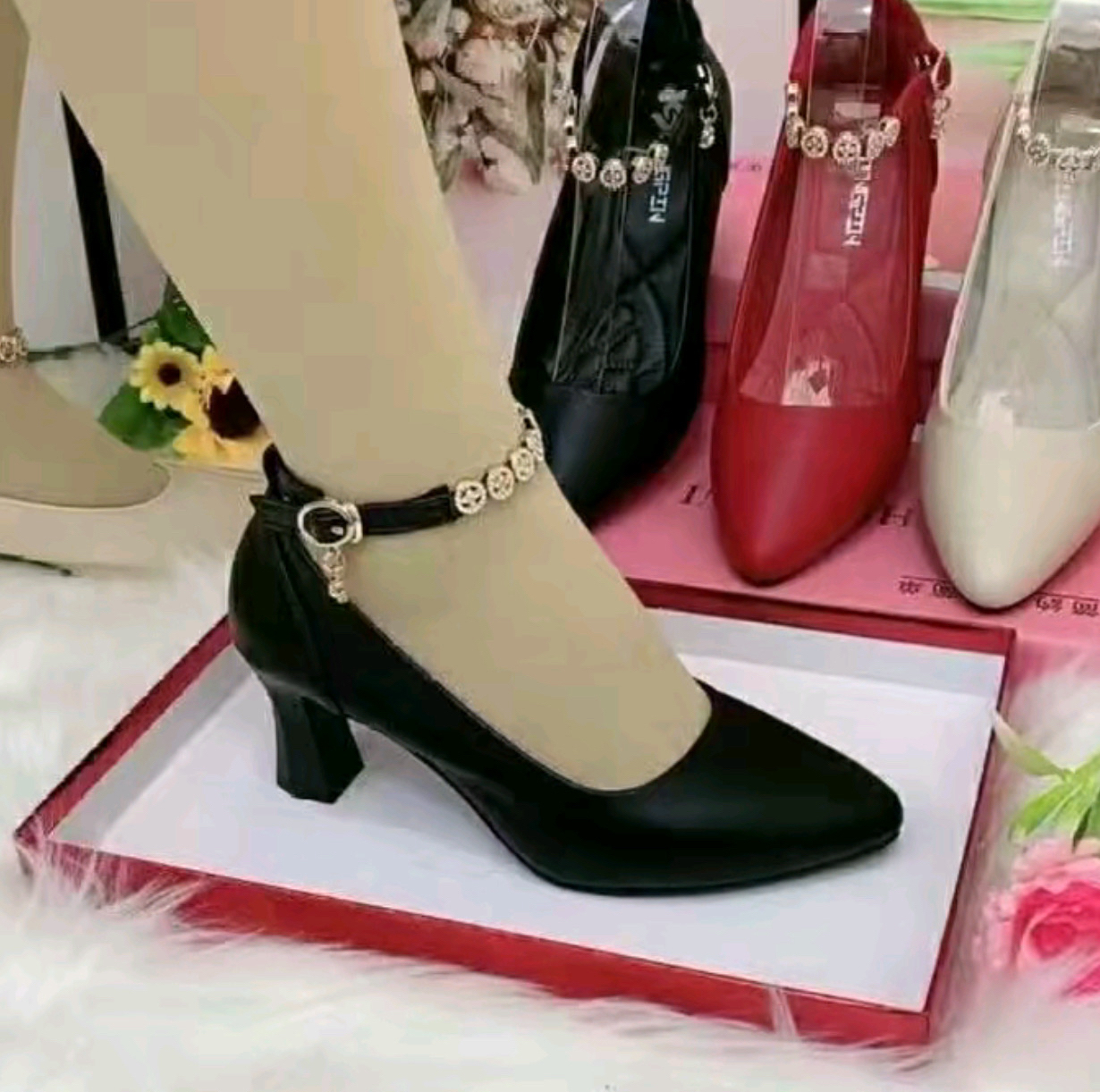 高跟休闲风浅口一字式真皮单鞋尖头舒适女鞋凉鞋百搭高跟鞋粗跟