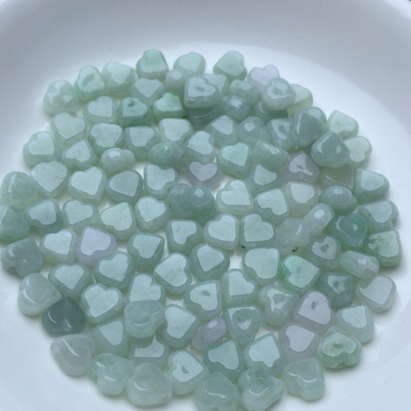 【闪购商品】翡翠手链未镶嵌通孔豆绿爱心20颗