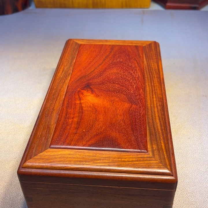 烟***叔机关盒。              