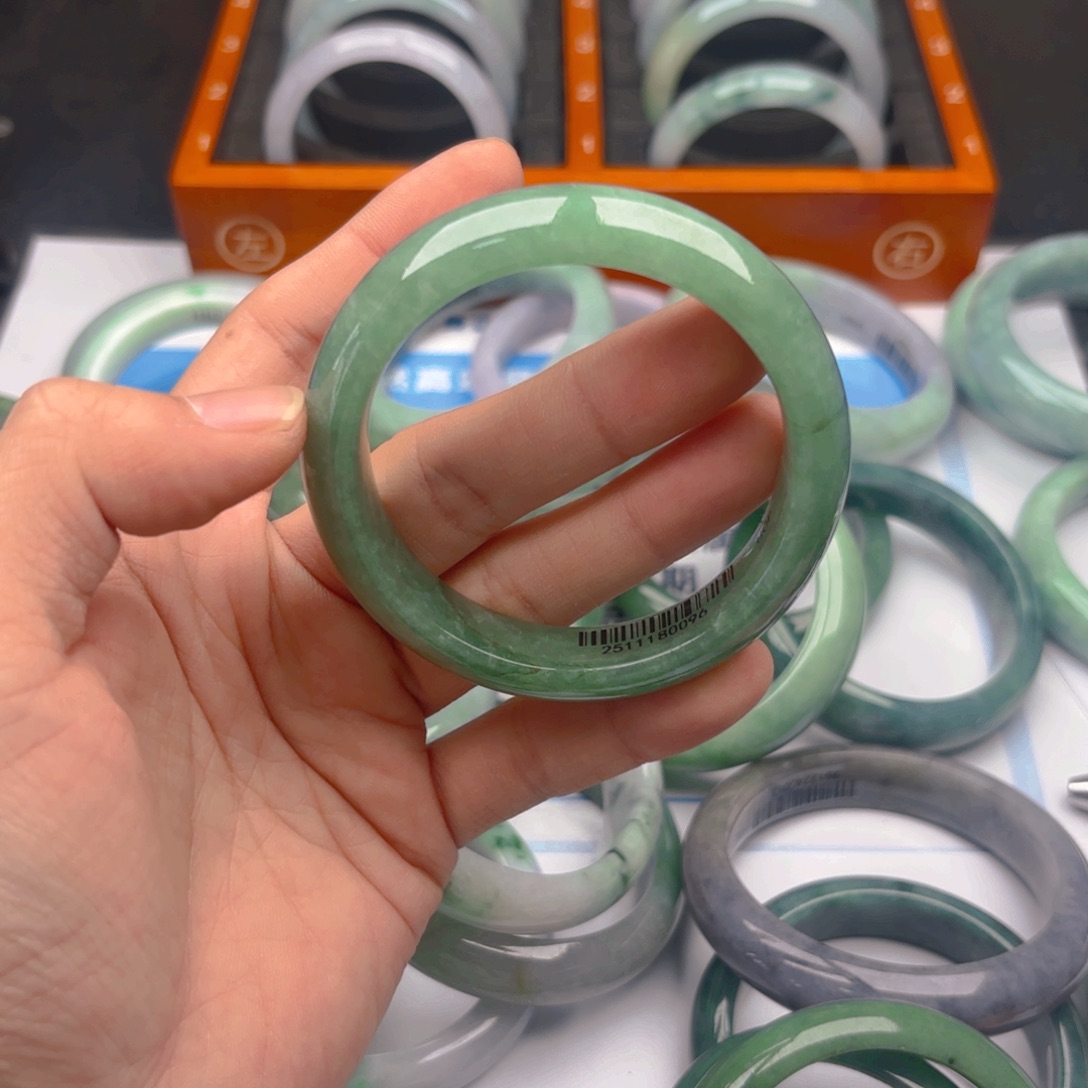 翡翠未镶嵌手镯5657x4. 22