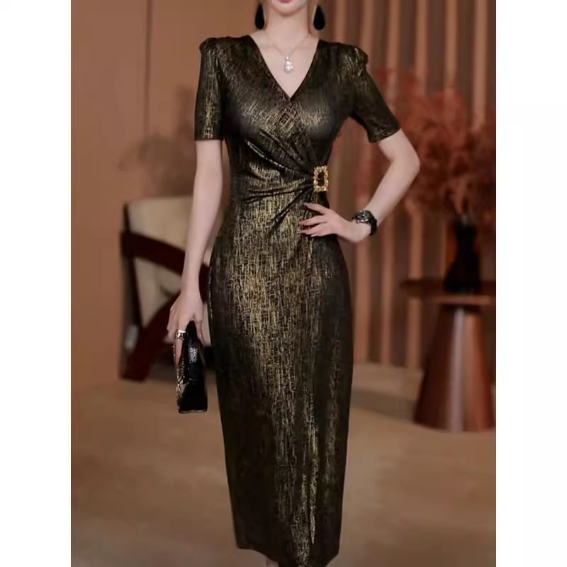 超好看高级感洋气V领连衣裙2025夏季新款带弹力收腰显瘦短袖长裙