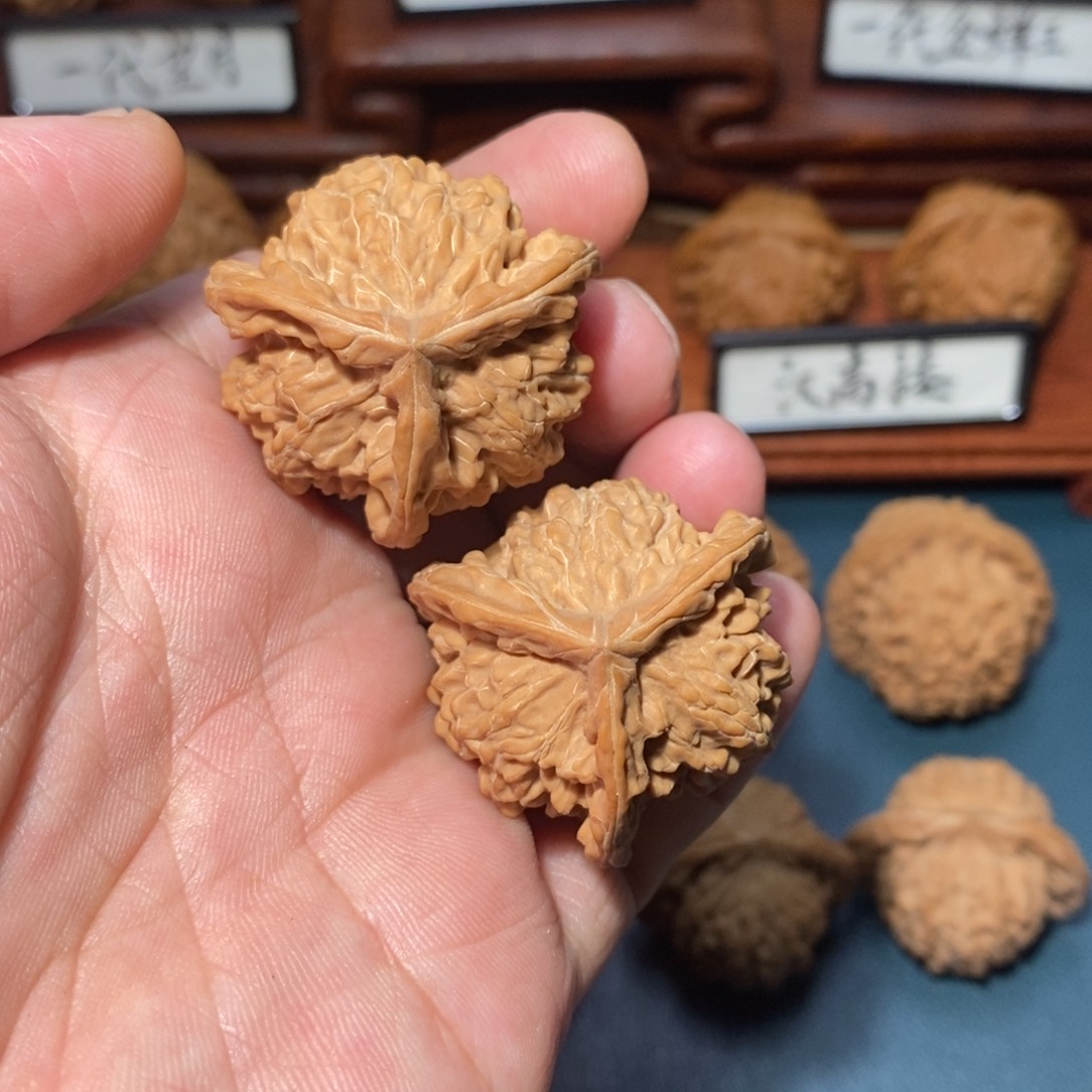 文玩核桃把件盘山三棱全品