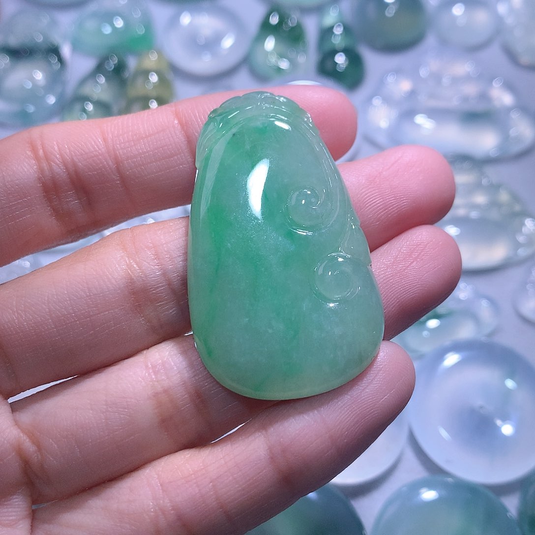 【闪购商品】翡翠颈饰未镶嵌如意