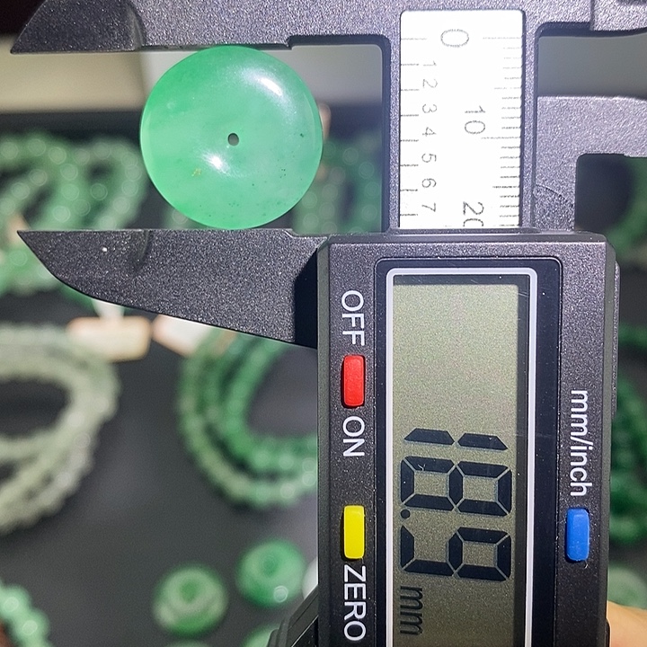 石英质玉未镶嵌颈饰