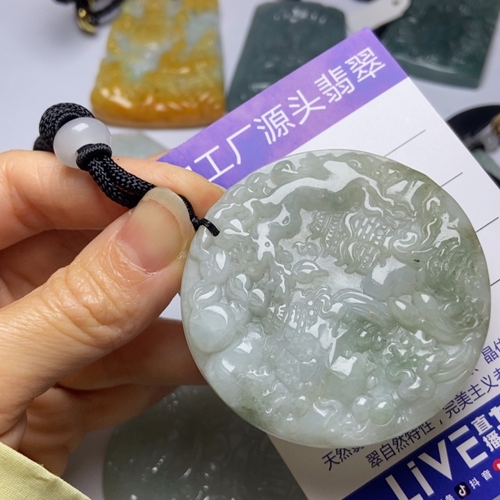 翡翠挂件未镶嵌翡翠