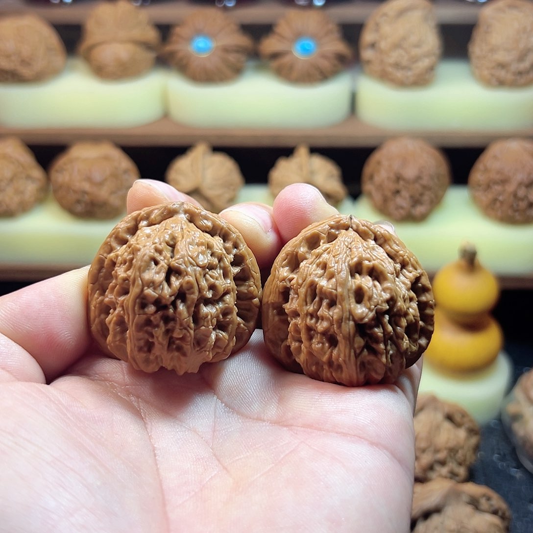 【闪购商品】文玩核桃吊坠三角白