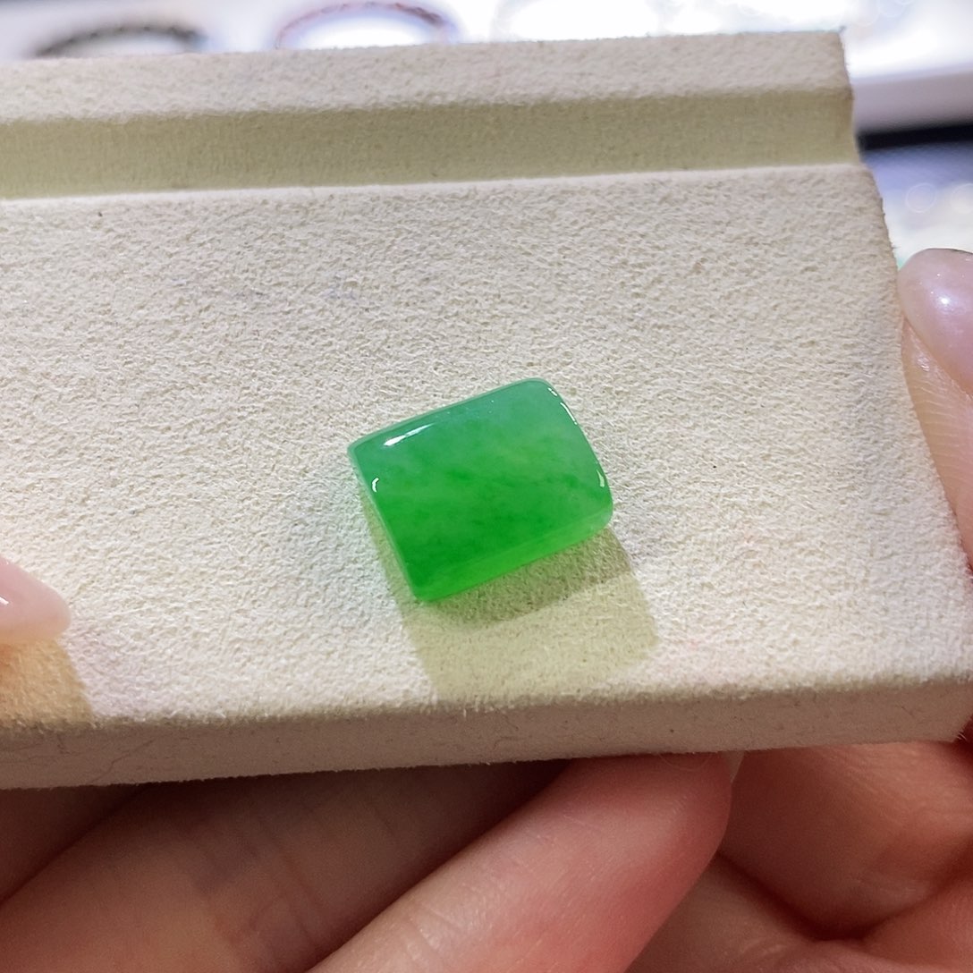 翡翠未镶嵌挂件方切