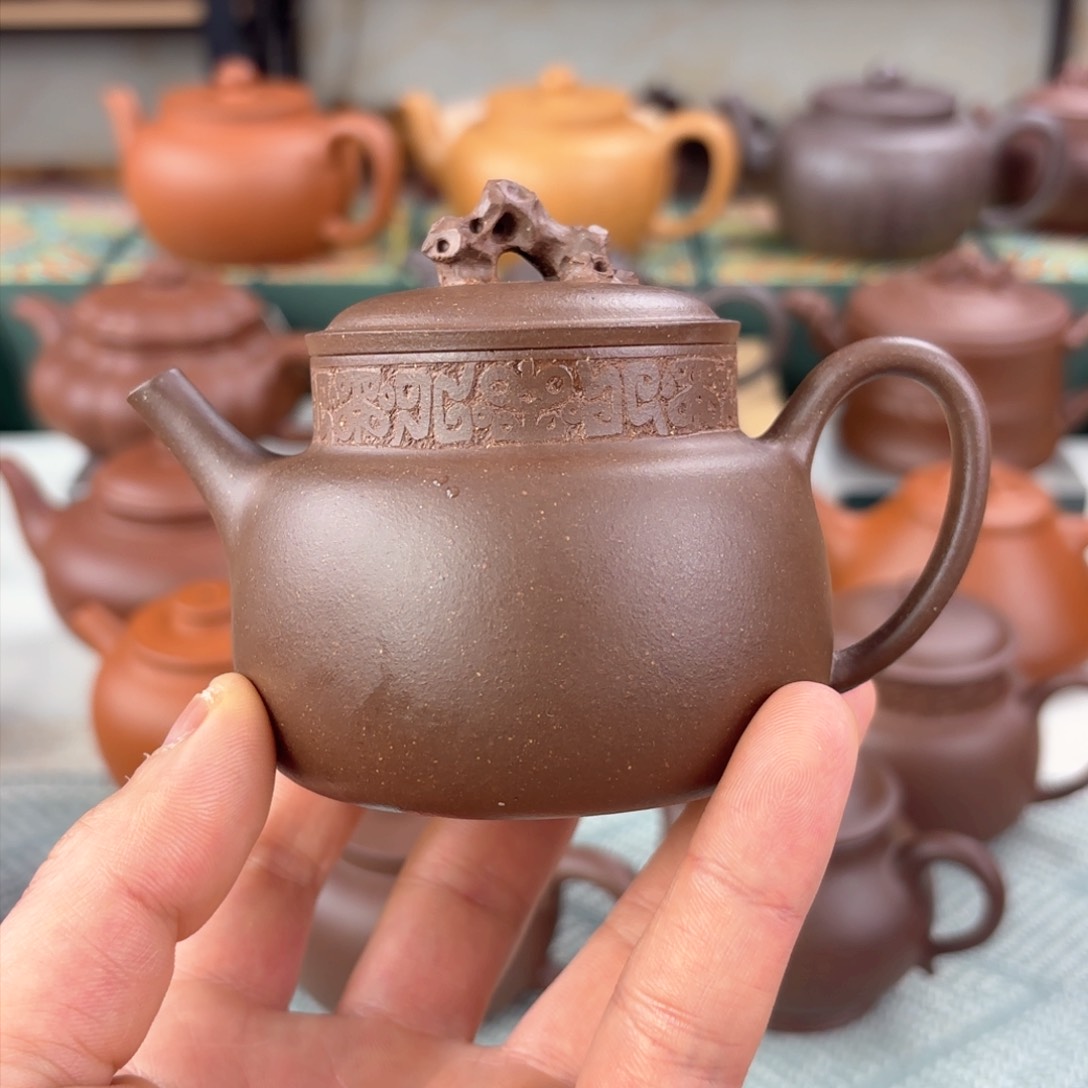 紫砂茶壶?****?微瑕 宽盖 言心太湖石