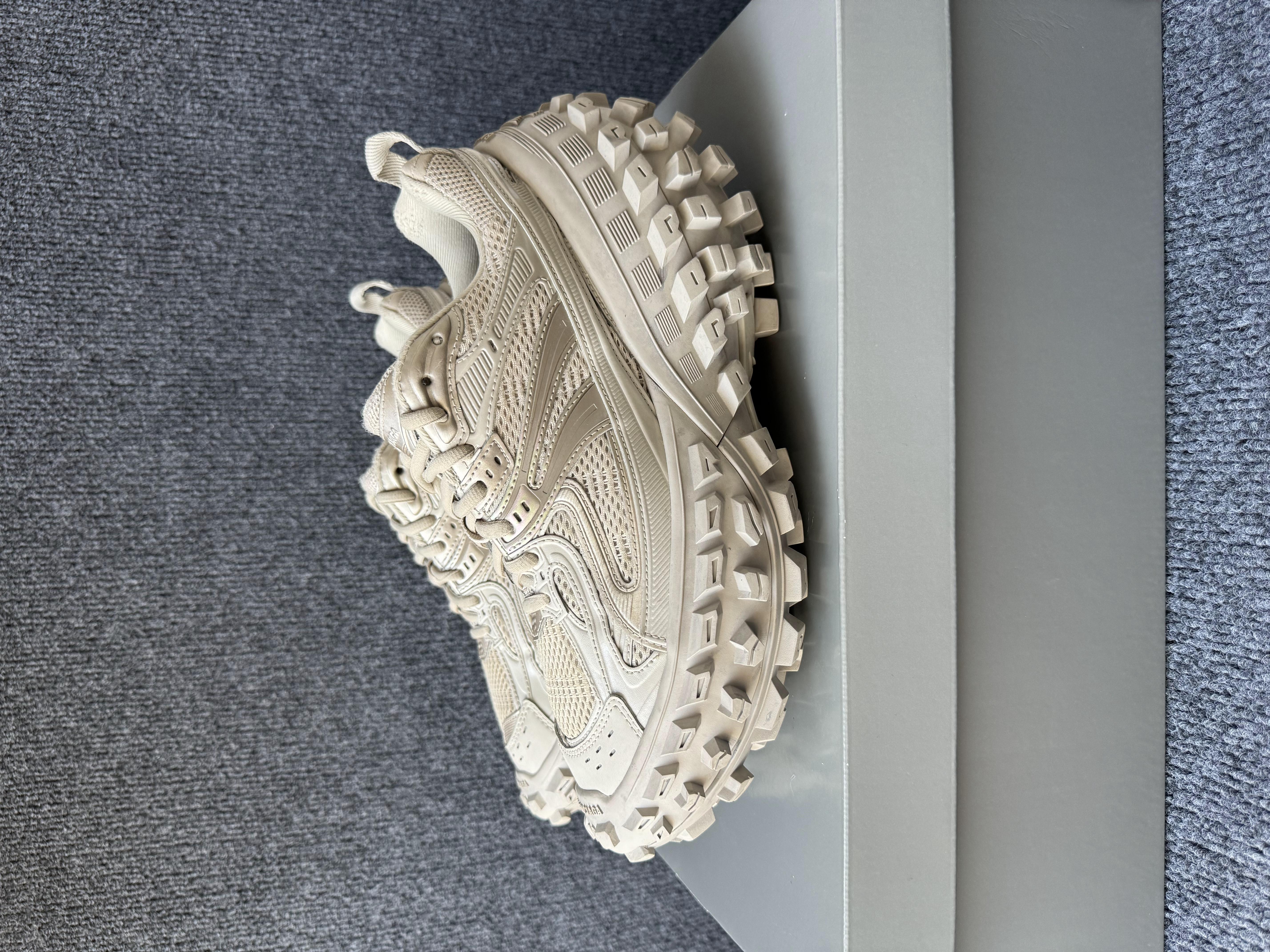 99新 Balenciaga/巴黎世家 40码 defender 轮胎鞋 淡棕色 原盒