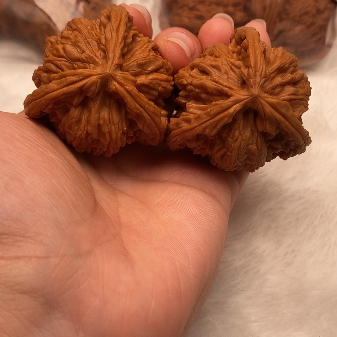 刘****吊坠文玩核桃三棱