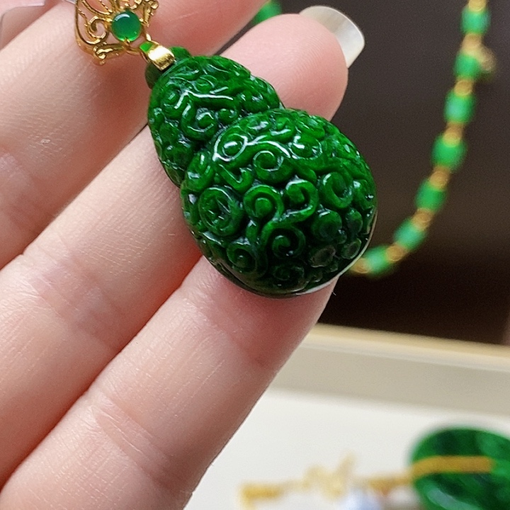 翡翠未镶嵌颈饰吊坠