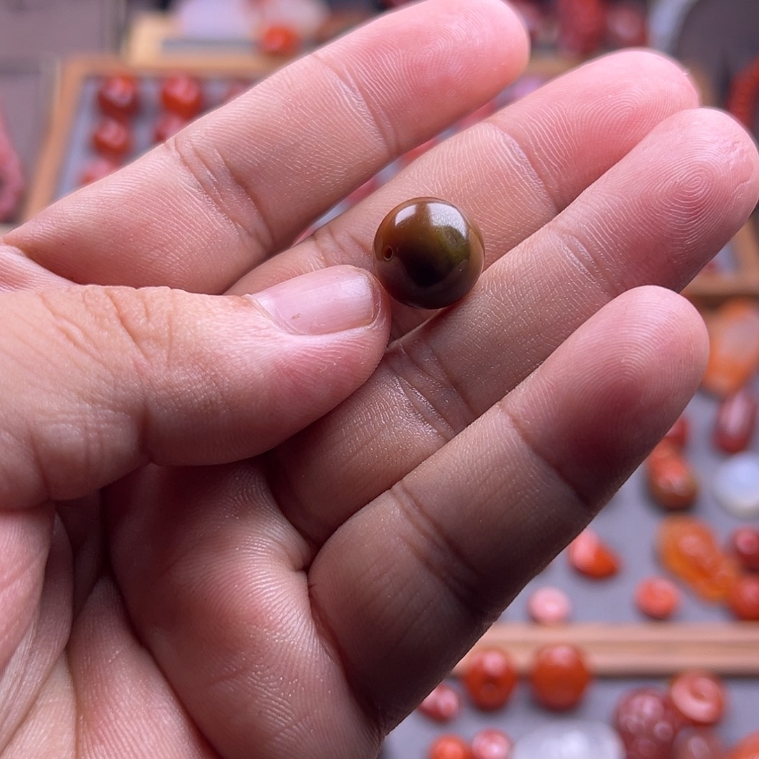 南红玛瑙未镶嵌珠宝奇石