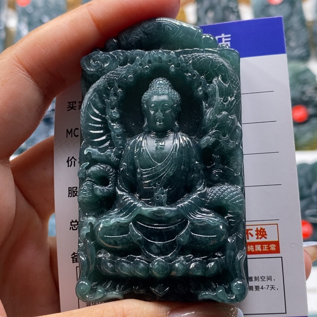 じ***°翡翠未镶嵌颈饰翡翠