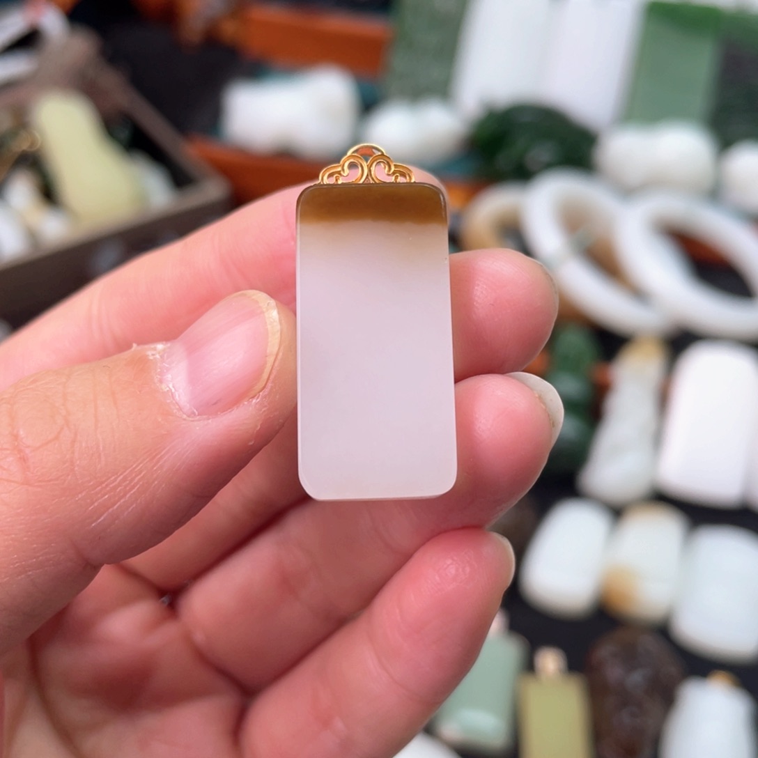 和田玉挂件18K金镶嵌