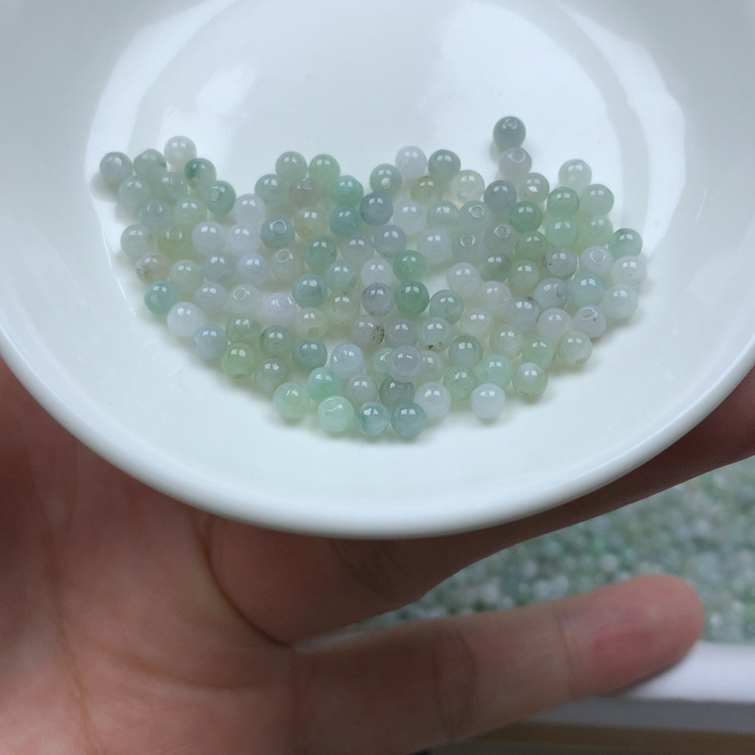 翡翠颈饰未镶嵌卡3➕。110颗。